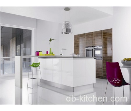 kitchen cabinet combination of high gloss lacquer and UV wood grain